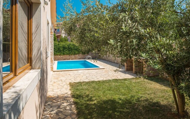 Amazing Home in Liznjan With Wifi and 2 Bedrooms