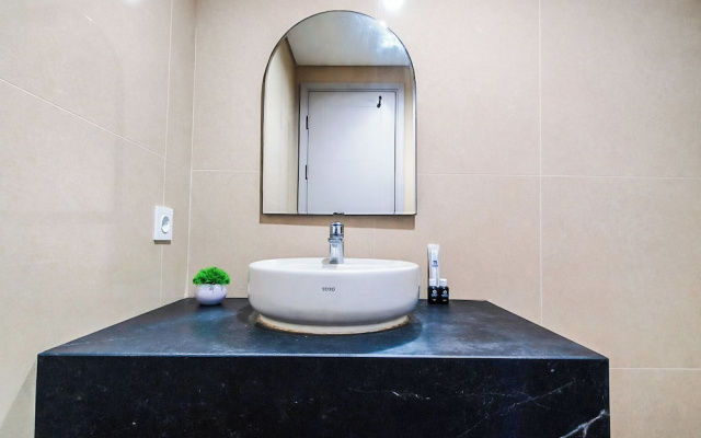 Artistic And Bright 1Br At Grand Sungkono Lagoon Apartment