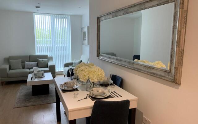 Bracknell - Stunning 1 bedroom Flat with Spectacular Views