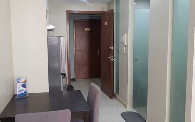 OYO 215 Sunshine City Suites