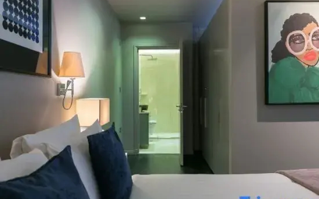 The Galleries I - Covent Garden - by Frankie