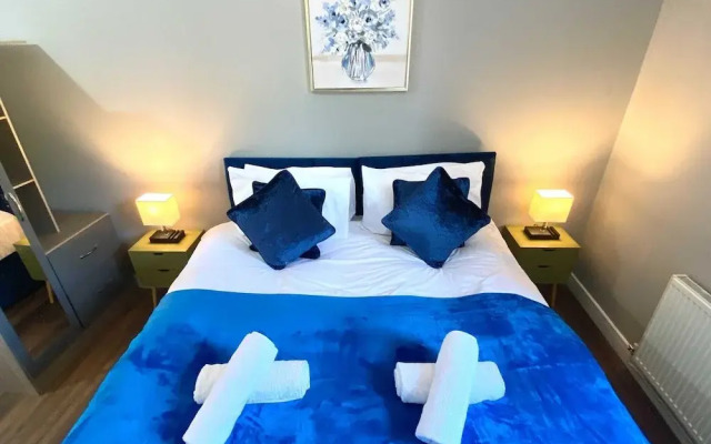 2 Bed Town Centre Free Park Wi-Fi Garden