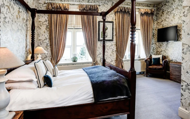 Shireburn Arms Hotel