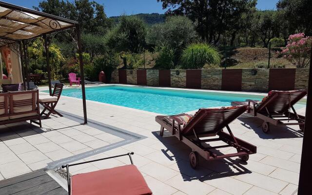 Idyllic Villa in Trets with Private Swimming Pool