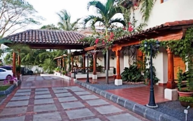 Los Altos Apartments & Studios