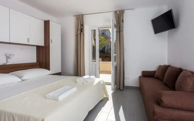 Apartment Maricol - One Bedroom Apartment With Terrace