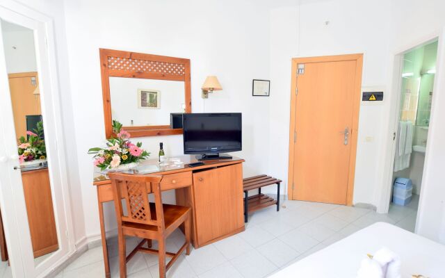 Hotel Adonis Pelinor
