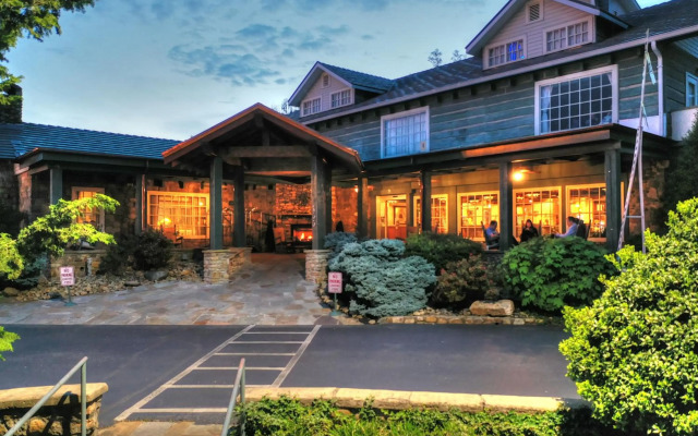 The Historic Gatlinburg Inn
