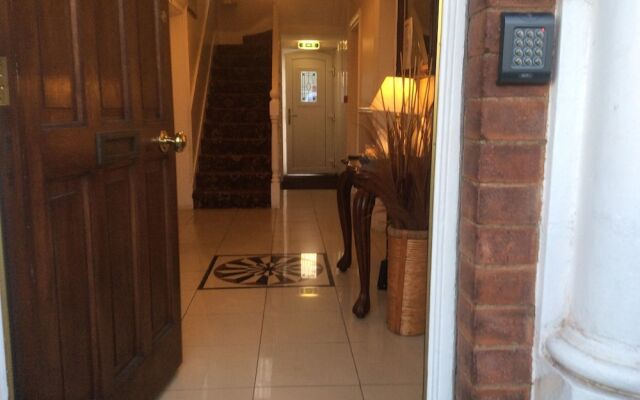 Roseville Lodge B&B