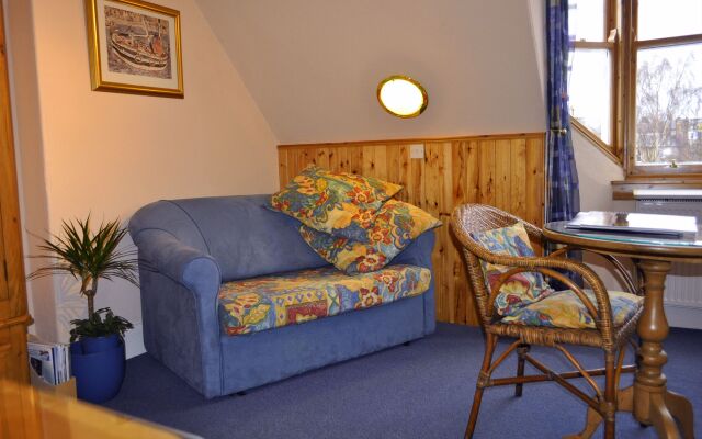 Ashdene House
