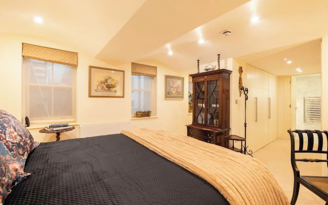 Large 4-bed 8-guests W/patio 1841 House Paddington