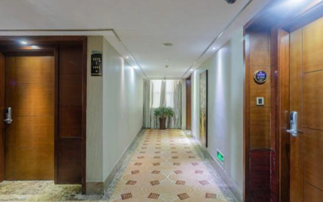 Zhongxiang Fengshuoyuan International Hotel (Zhongbai Plaza Bus Terminal)