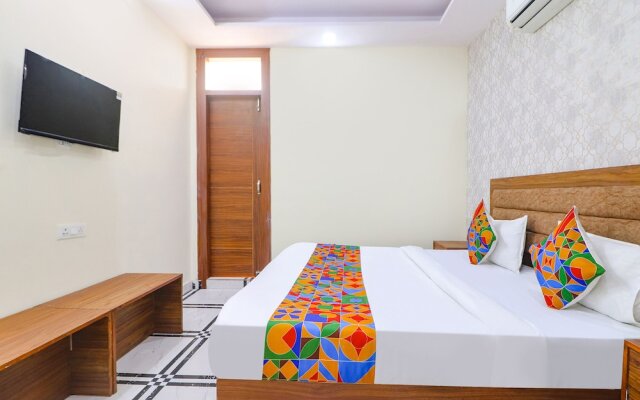 Fabhotel Starlight