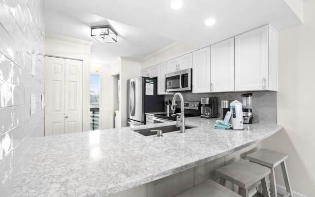 Emerald Towers 305