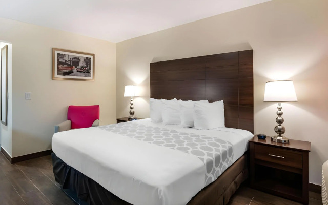 Downtown Hollywood Gardens Inn & Suites