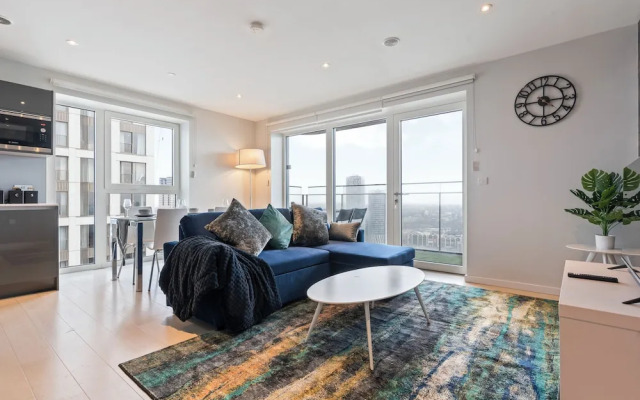 Elegant 2 Bed Apartment Within Many Attractions