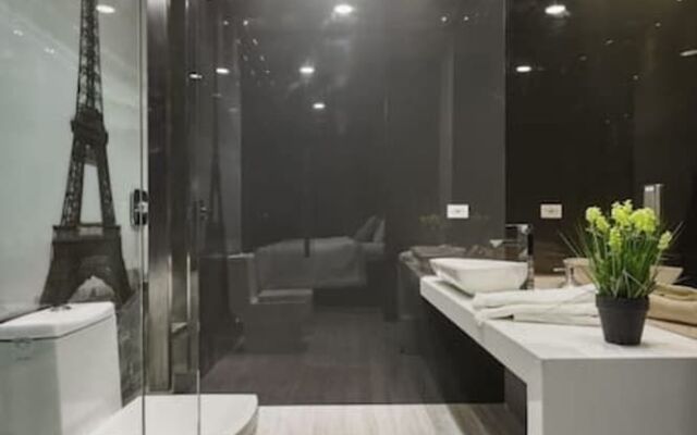 Ultra Luxury 2 Bed Loft in Lleras