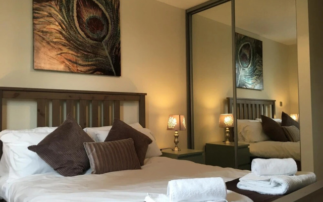 Luxury Two Bed Apartment With Roof Terrace