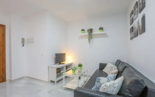 Divina in Sevilla With 1 Bedrooms and 1 Bathrooms