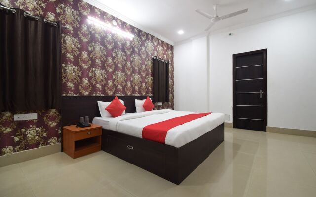 OYO 28143 Hotel Abhinam