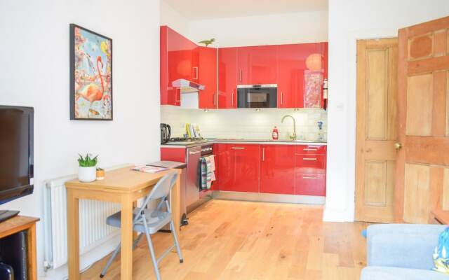 1 Bedroom Apartment in Traditional Edinburgh Tenement