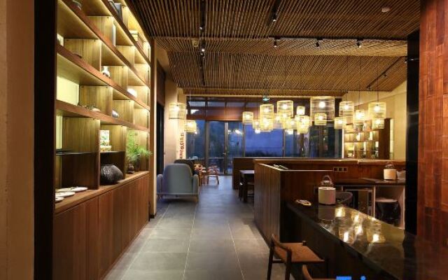 Qianlu Xiangju Hostel