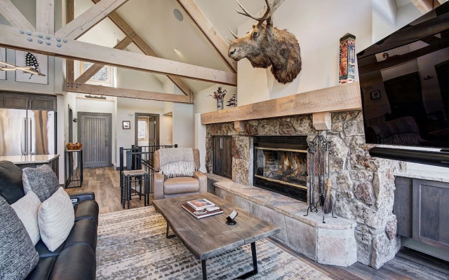 3br Slopeside Beaver Creek  Ski-in, Sleeps 10 3 Bedroom Townhouse by RedAwning
