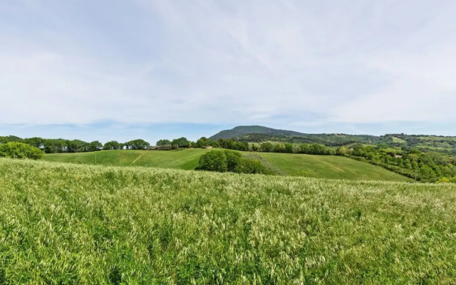 Traditional Villa in Varano With Private Garden