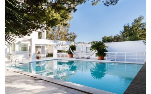 Perfect Athenian Villa