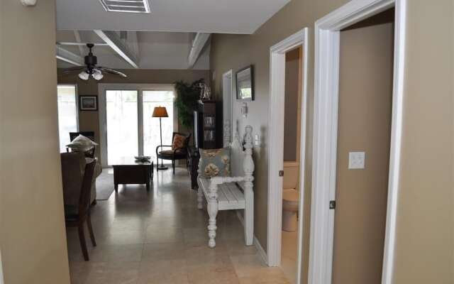 524queen 2 Bedroom Condo