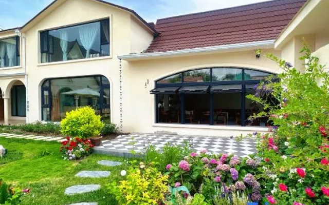 Yanlanli Vacilando | Designer Resort Garden Homestay (Tekes Bagua City) – Outside – Tekes