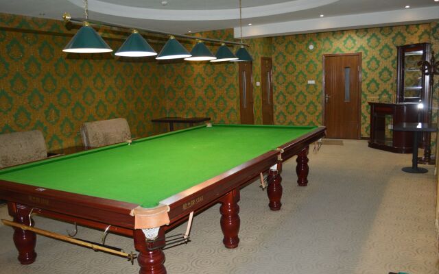 Land Hotel