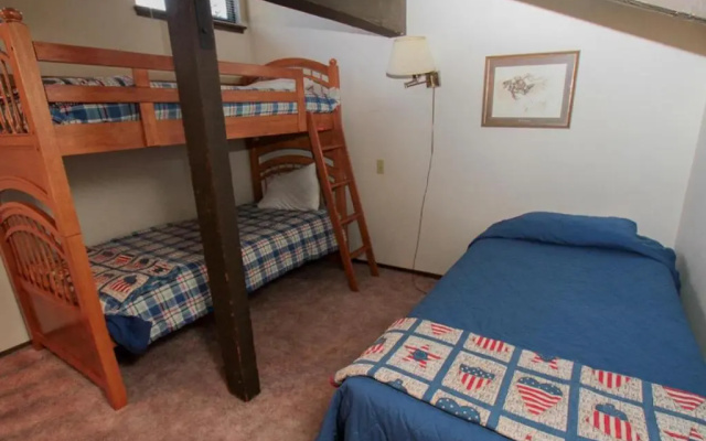 Discovery 4 #128, Loft