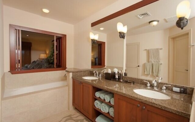 Halii Kai 9g 3 Bedroom Condo by RedAwning