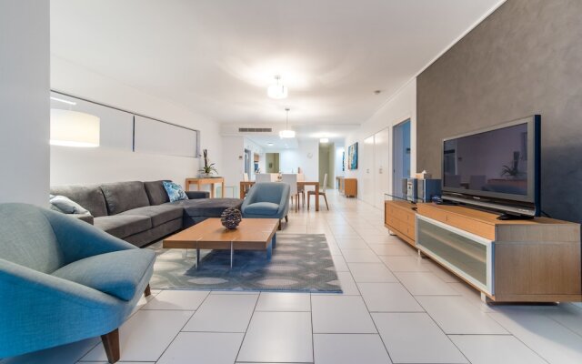 Peninsula 3 Bedroom Apartment