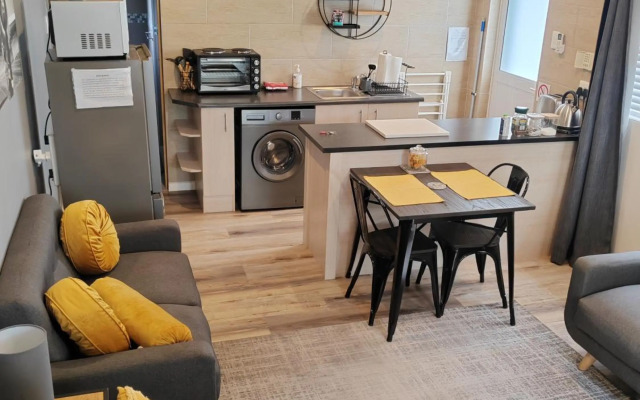 Leafy Retreat Kenridge Trendy