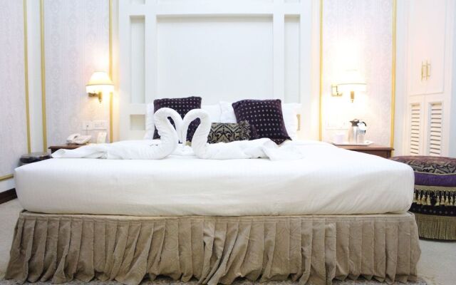 Regant Lake Palace Hotel