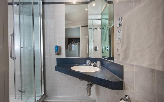 Holiday Inn Express Warwick - Stratford-upon-Avon by IHG