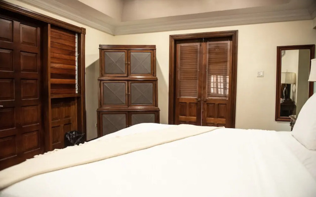 5 BR Beachfront Villa - Ocho Rios