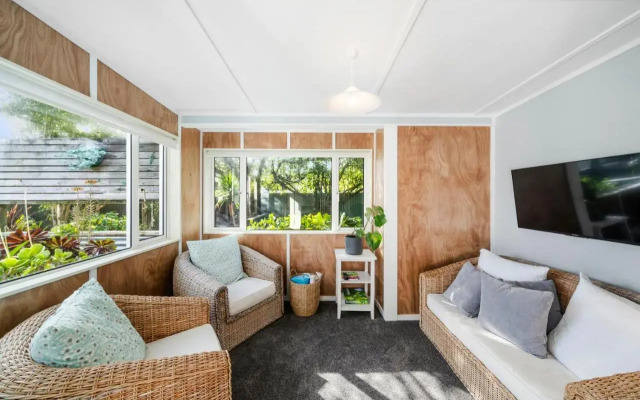 The Long House - Waikanae Holiday Home