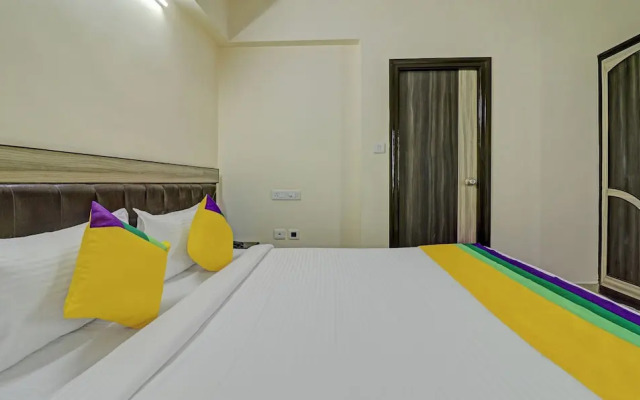 Itsy By Treebo - Eesha Elite