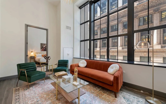 Downtown Charm 2BR Comfort Great Amenities