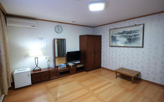 Geumsoojang Tourist Hotel