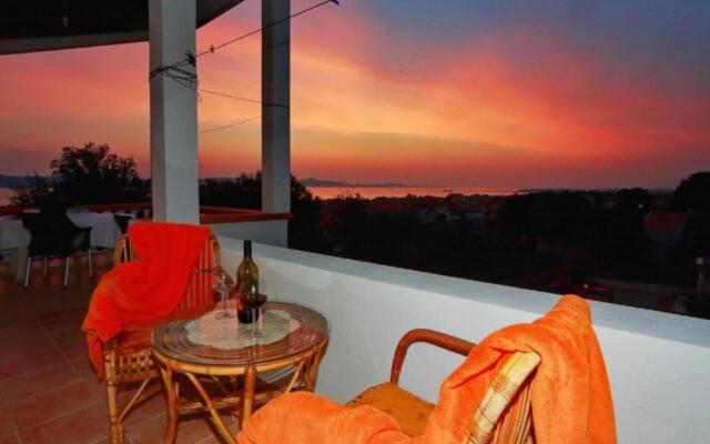 Apartments More - 300 m from beach