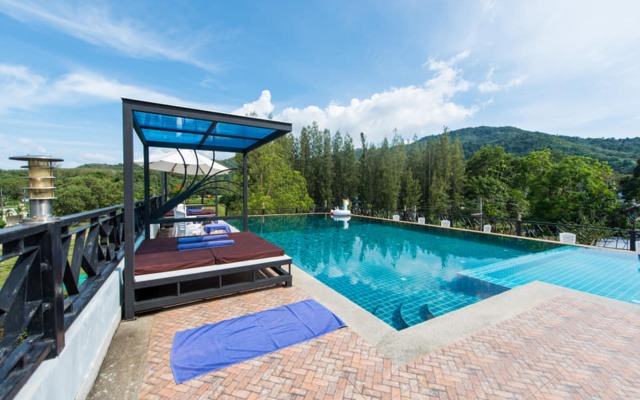 Golden Manora Hotel Bangtao Beach