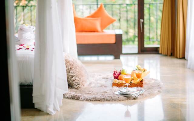 Cliffront Tropical Villa Cantik