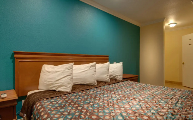 Rodeway Inn Near I-5