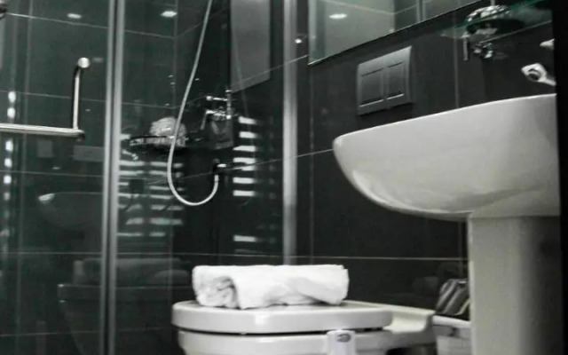 Modern Luxury Lower Penthouse Unit