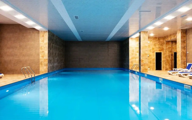 Spacious 1BR Pool & Sauna