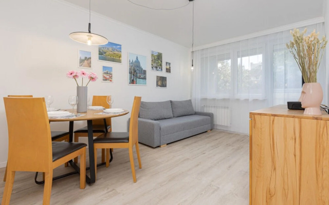 Warsaw Stawki Cosy Apartment by Renters